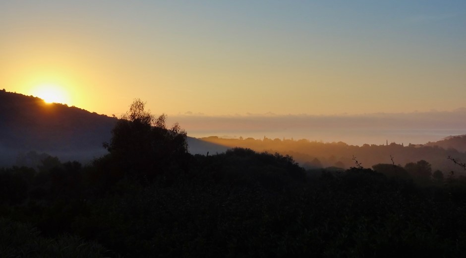 Lever de soleil depuis la terrasse (baie de Santa Giulia)