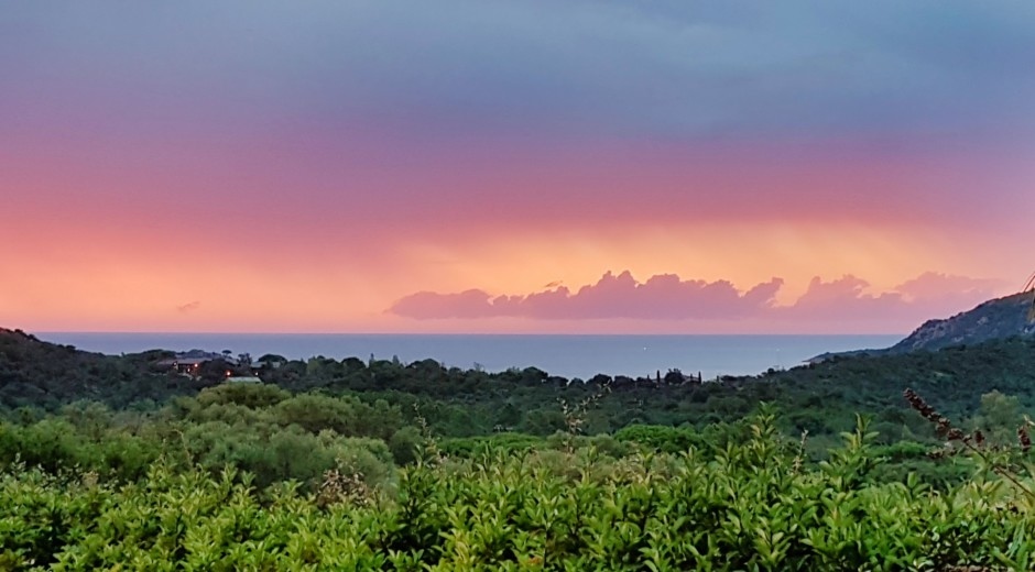 Lever de soleil depuis la terrasse (baie de Santa Giulia)