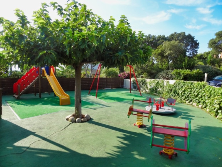 Aire de jeux pour enfants (baby foot) - U Sole Livante
