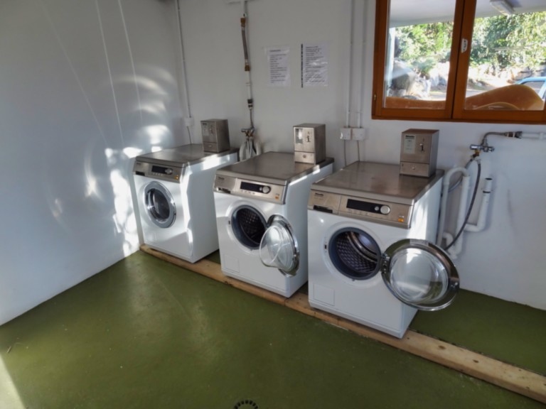 Buanderie avec machines à laver - U Sole Livante